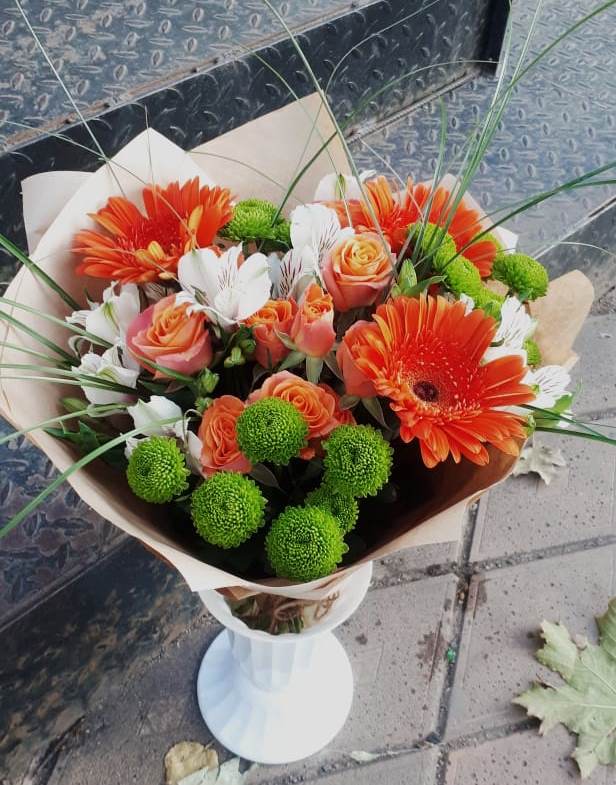 Букет цветов из: Герберы, Хризантемы, Альстромерии и Розы в Красная Долина