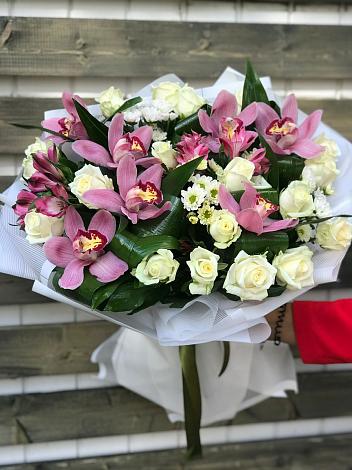 Букет цветов из: Розы и Хризантемы в Красная Долина