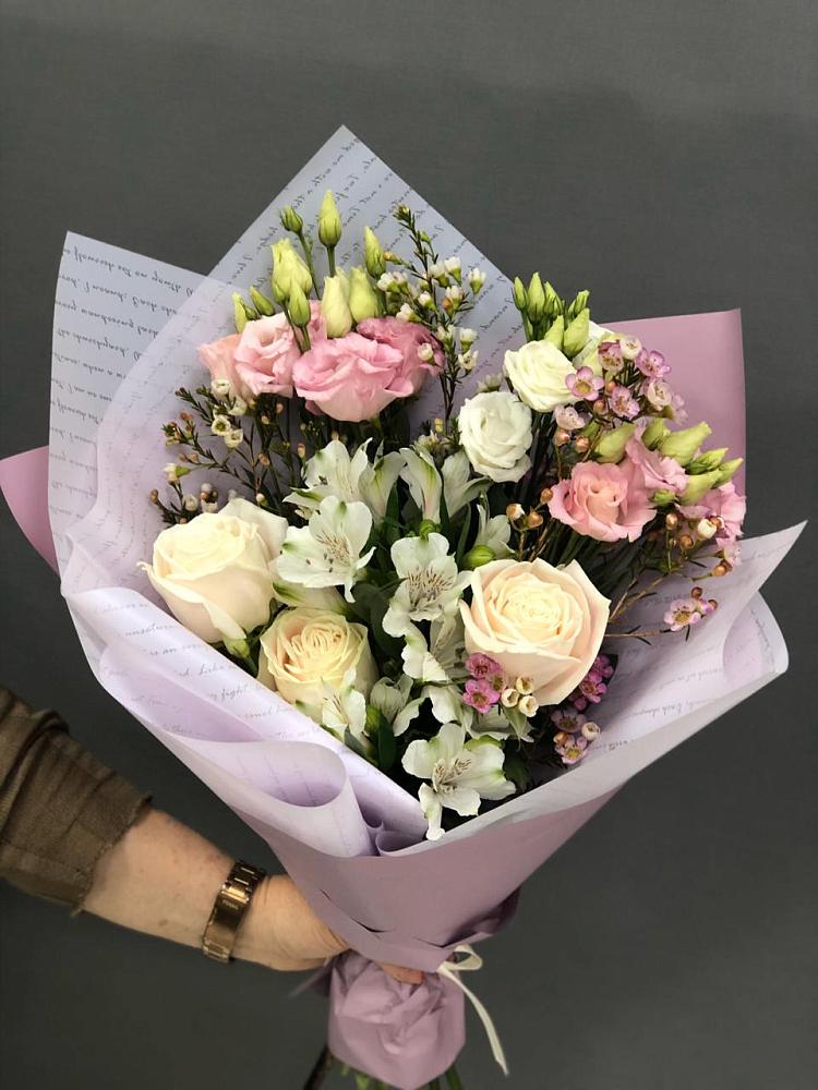 Букет цветов из: Альстромерии, Розы и Лизиантусы в Красная Долина