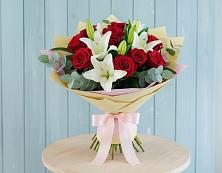 Букет цветов из:  Лилии и Розы в Красная Долина