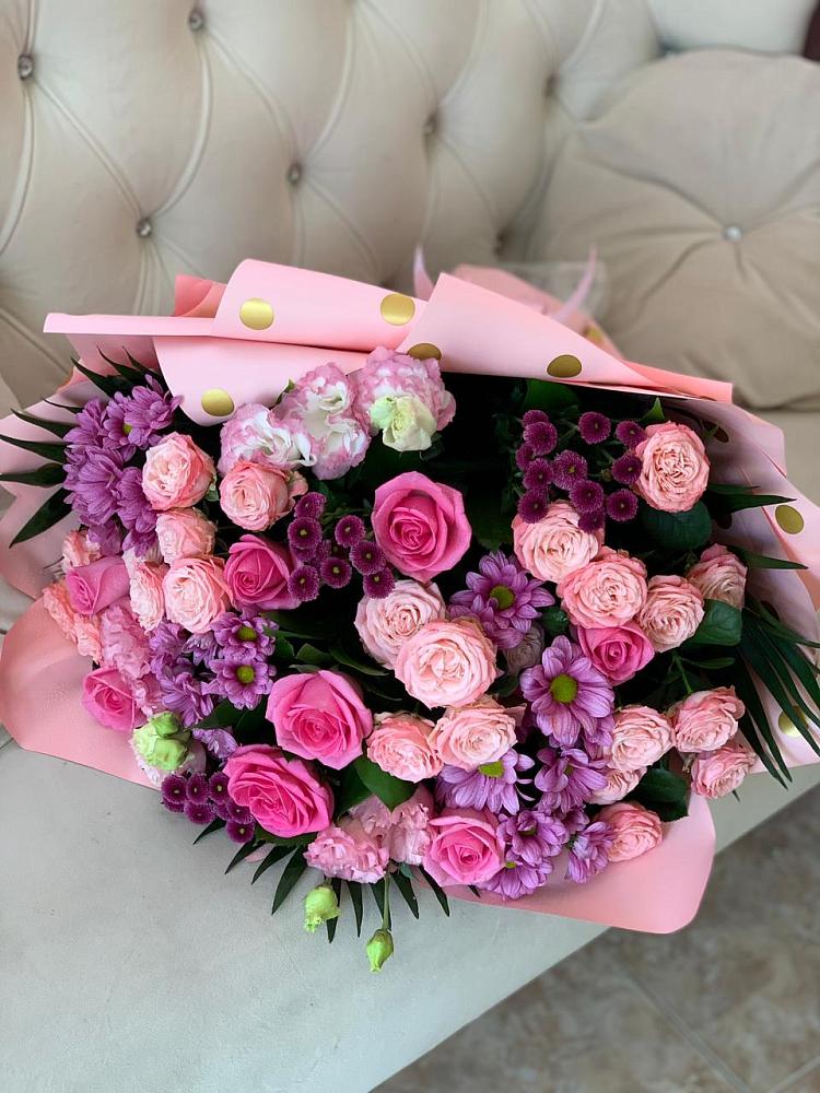 Букет цветов из: Хризантемы, Розы и Лизиантусы в Красная Долина