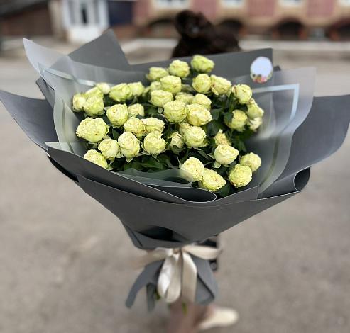 Букет Белые кустовые розы Солинеро в Красная Долина