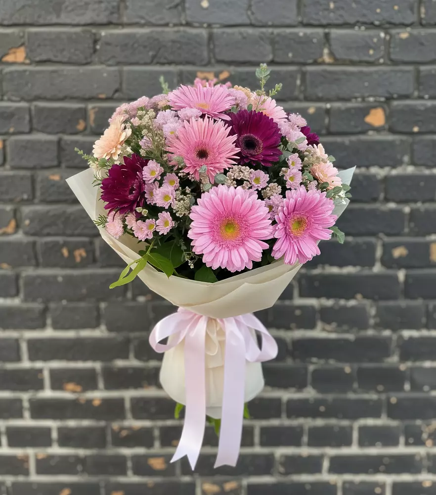 Букет цветов из: Герберы и Хризантемы в Красная Долина