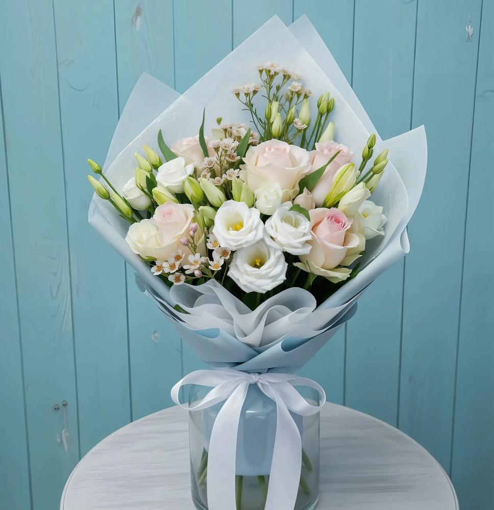 Букет цветов из: Розы и Лизиантусы в Красная Долина