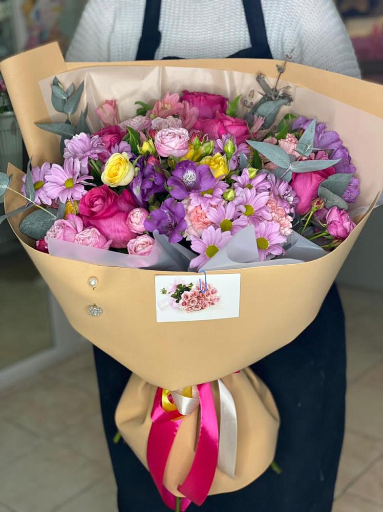 Букет цветов из: Хризантемы, Гвоздики и Альстромерии в Красная Долина