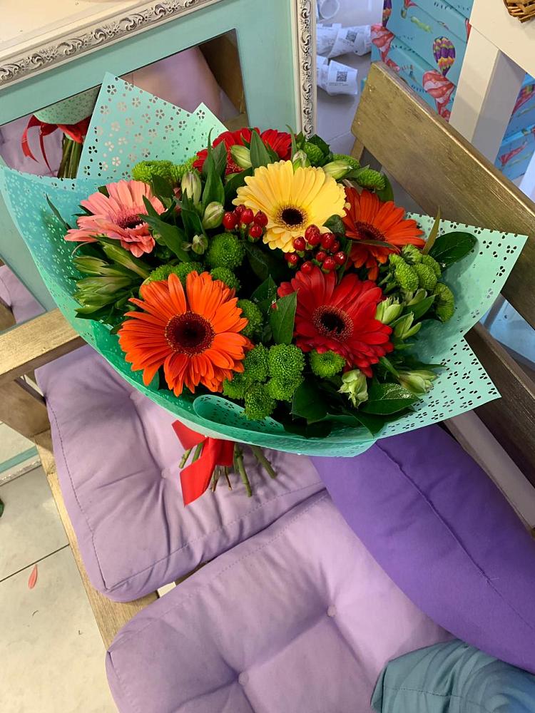 Букет цветов из: Герберы, Хризантемы и Альстромерии в Красная Долина