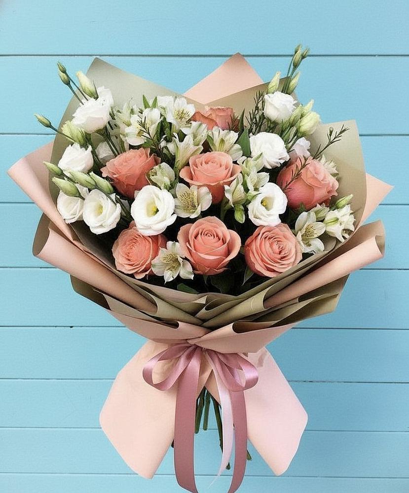 Букет цветов из: Розы, Альстромерии и Лизиантусы в Красная Долина