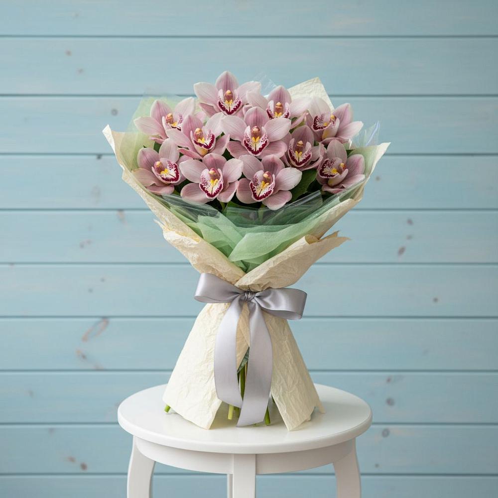 Букет цветов из: Орхидеи и Розы в Красная Долина