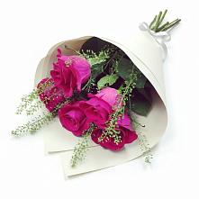 Букет цветов из:  Розы в Красная Долина