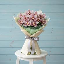 Букет цветов из:  Орхидеи и Розы в Красная Долина