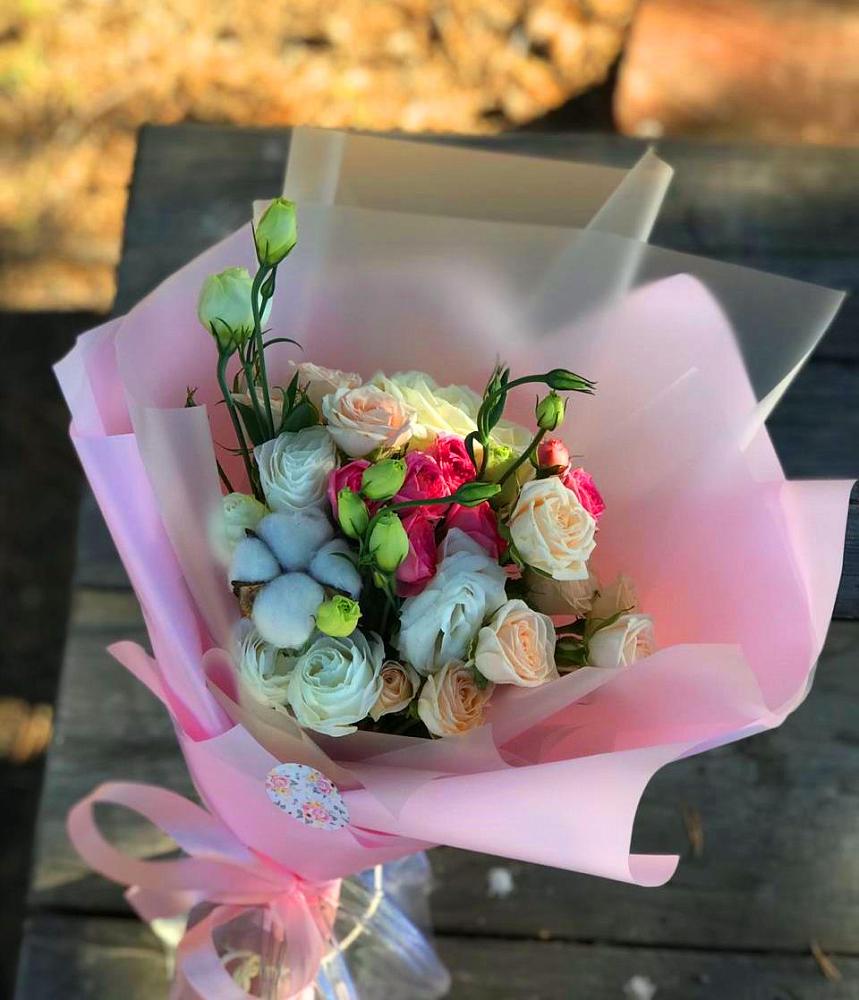 Букет цветов из: Розы и Лизиантусы в Красная Долина