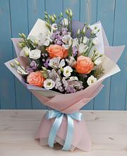 Букет цветов из:  Лизиантусы, Розы, Альстромерии и Гипсофила в Красная Долина