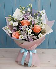 Букет цветов из:  Лизиантусы, Розы, Альстромерии и Гипсофила в Красная Долина