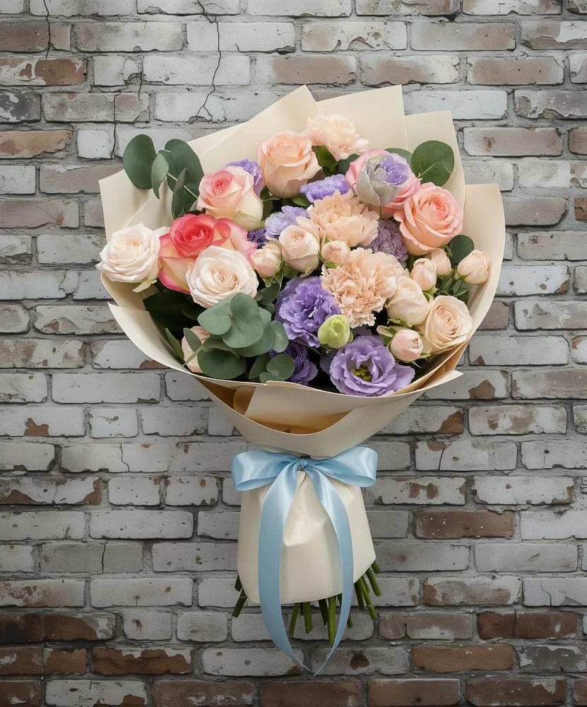 Букет цветов из: Розы, Лизиантусы и Гвоздики в Красная Долина