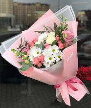Букет цветов из:  Розы, Лизиантусы и Хризантемы в Красная Долина