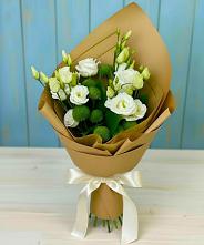 Букет цветов из:  Хризантемы и Лизиантусы в Красная Долина