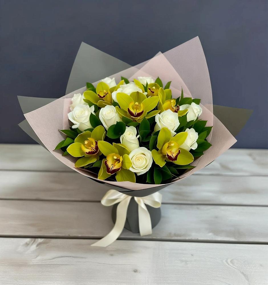 Букет цветов из: Орхидеи и Розы в Красная Долина