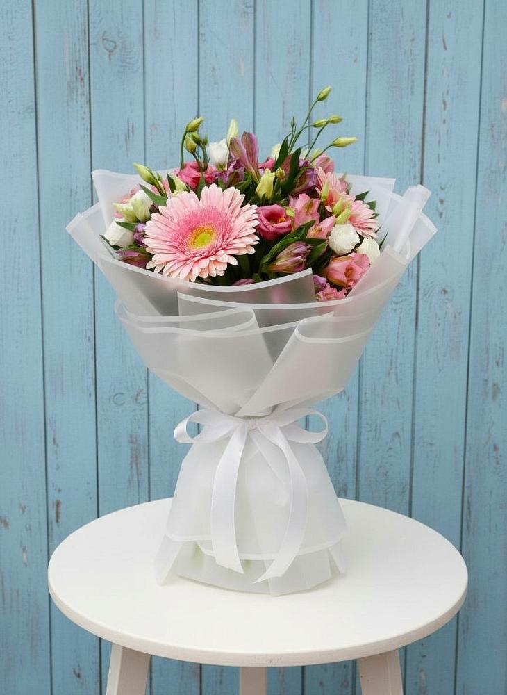 Букет цветов из: Герберы, Альстромерии и Лизиантусы в Красная Долина