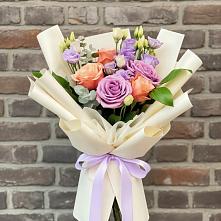 Букет цветов из:  Лизиантусы и Розы в Красная Долина