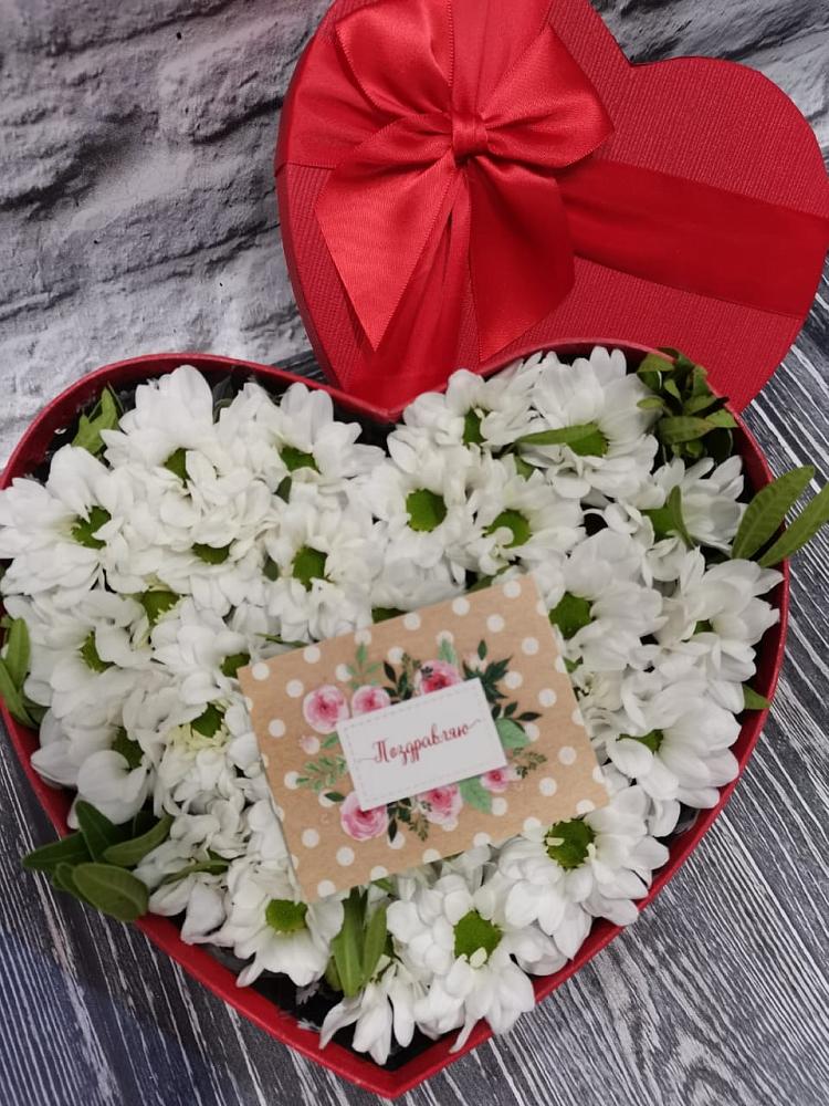 Цветочная композиция из Хризантемы в виде сердца в Красная Долина