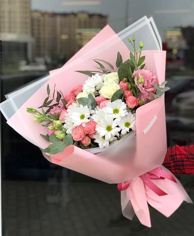 Букет цветов из: Розы, Лизиантусы и Хризантемы в Красная Долина