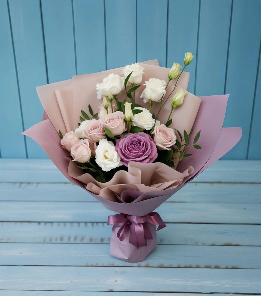 Букет цветов из: Розы и Лизиантусы в Красная Долина